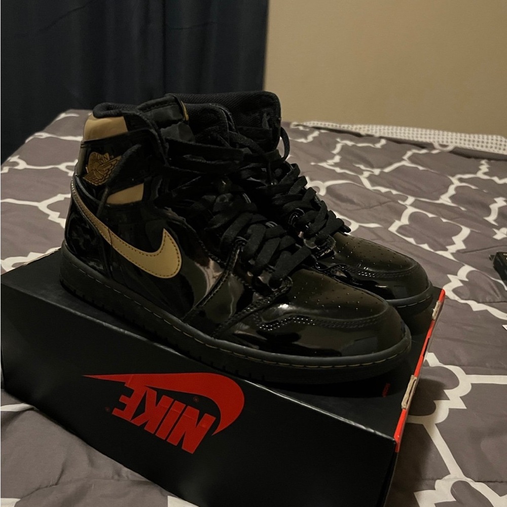 Jordan 1 gold metallic blacks